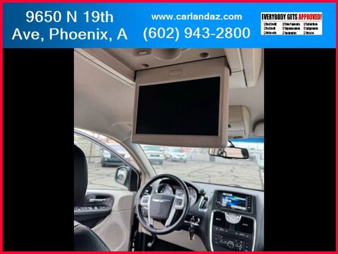 Used 2016 Chrysler Town & Country Touring image 12