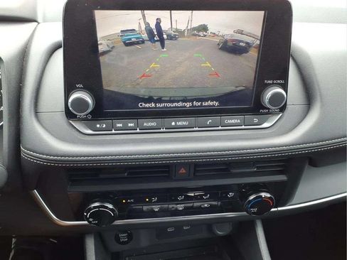 Used 2025 Nissan Rogue S FWD image 15