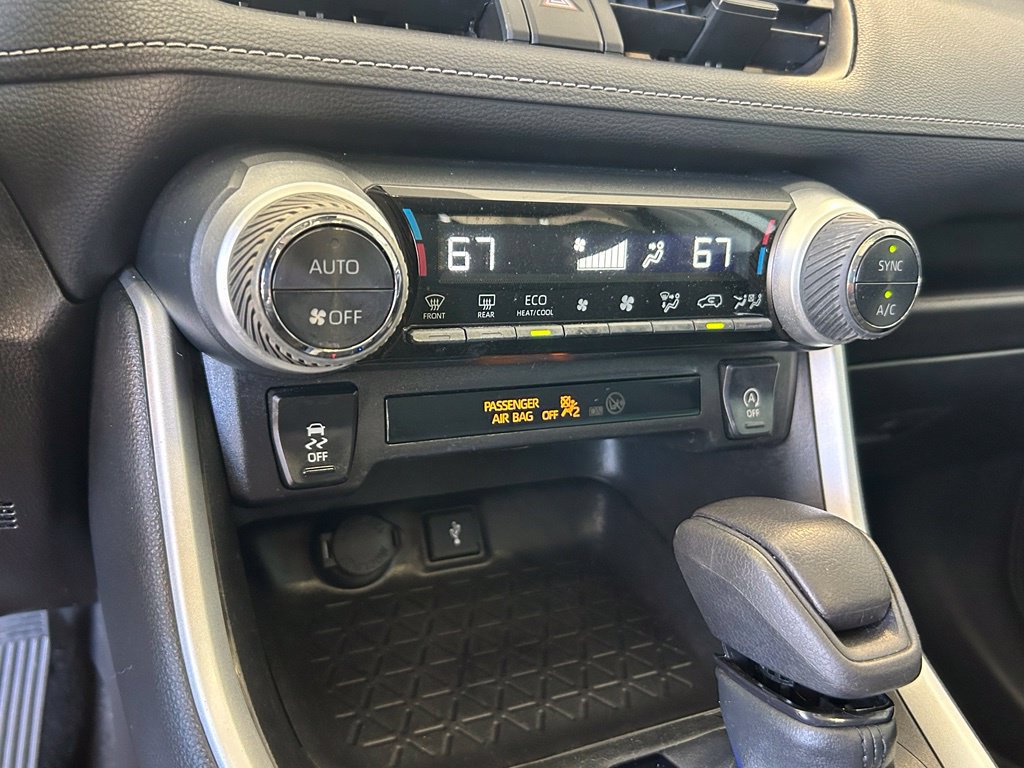 Used 2022 Toyota RAV4 XLE w/ Convenience Package FWD image 38