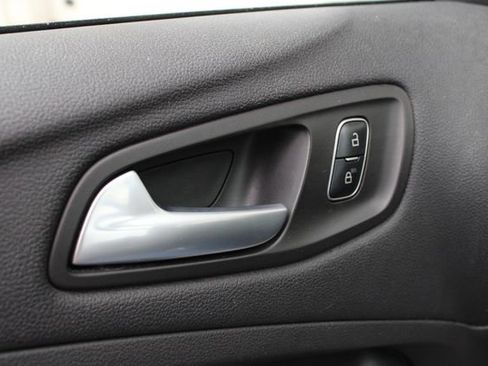 Used 2017 Ford Escape SE image 7