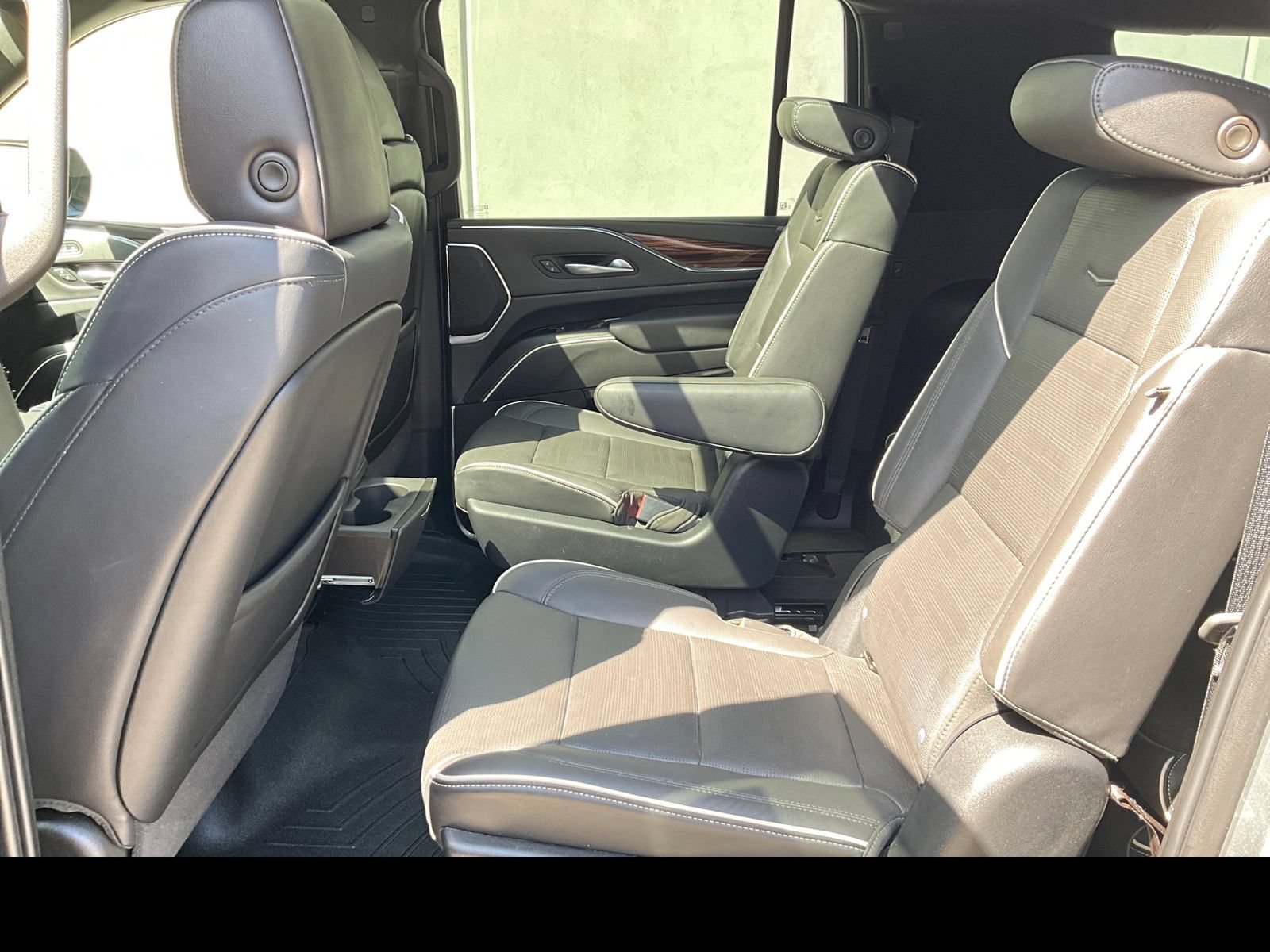 Used 2023 Cadillac Escalade ESV Premium Luxury w/ LPO, Radiant Package AWD/4WD image 11