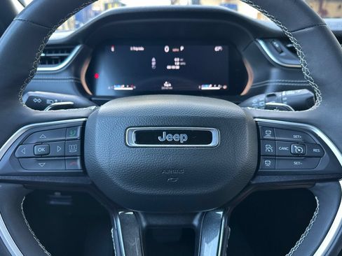 Used 2023 Jeep Grand Cherokee L Laredo AWD/4WD image 23