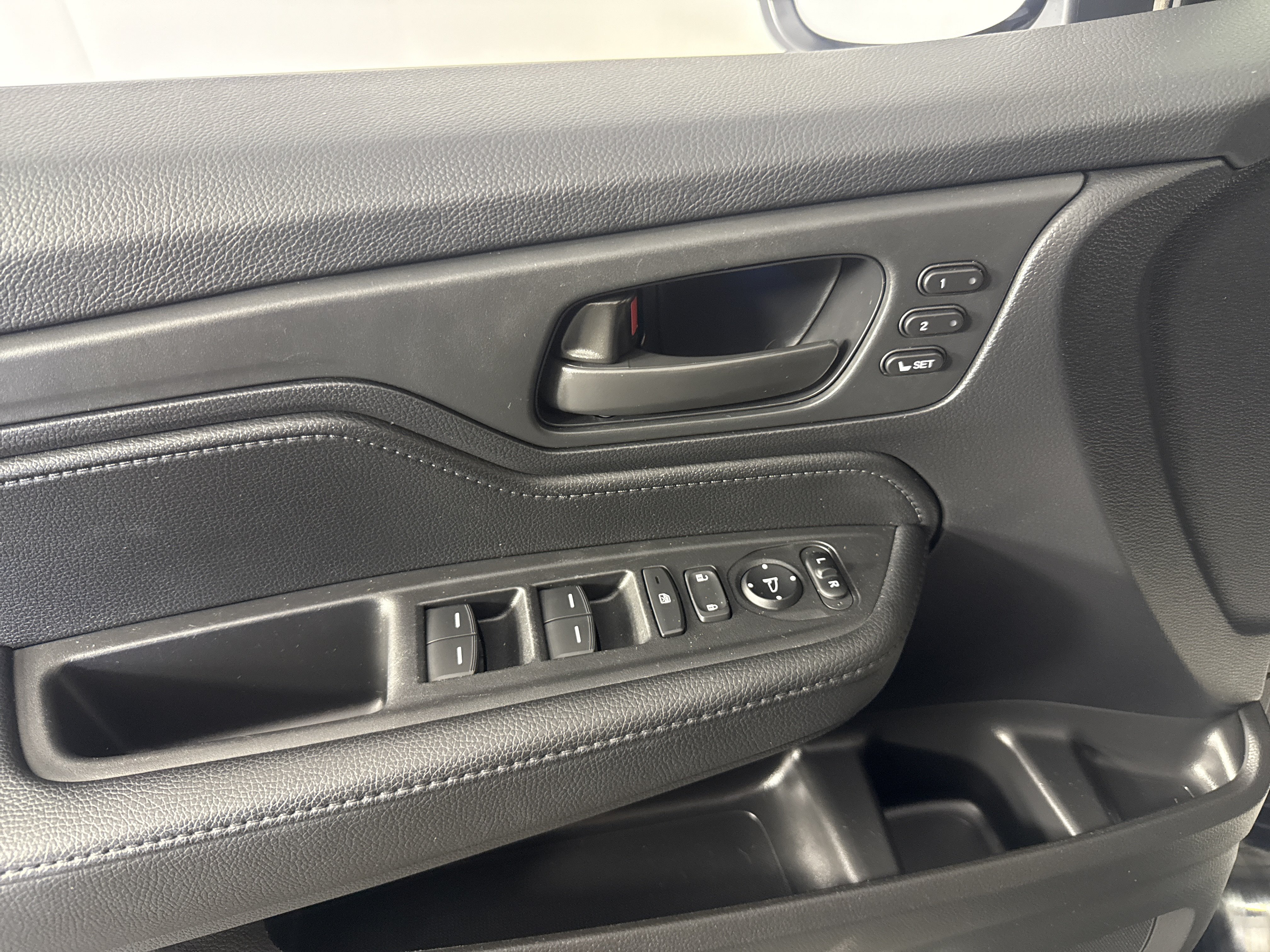Used 2025 Honda Odyssey EX-L image 18