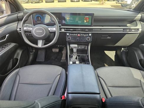 Certified 2025 Hyundai Santa Cruz SEL image 8