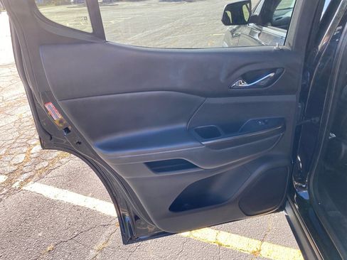 Used 2019 GMC Acadia SLT w/ LPO, Cargo Package image 21