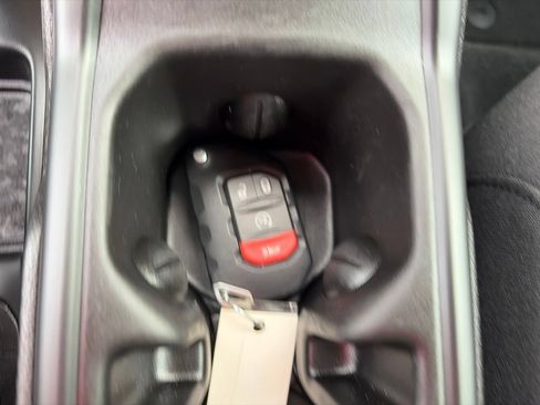 Used 2026 Jeep Wrangler Unlimited Sahara AWD/4WD image 30