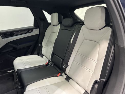 Certified 2025 Porsche Cayenne S image 36