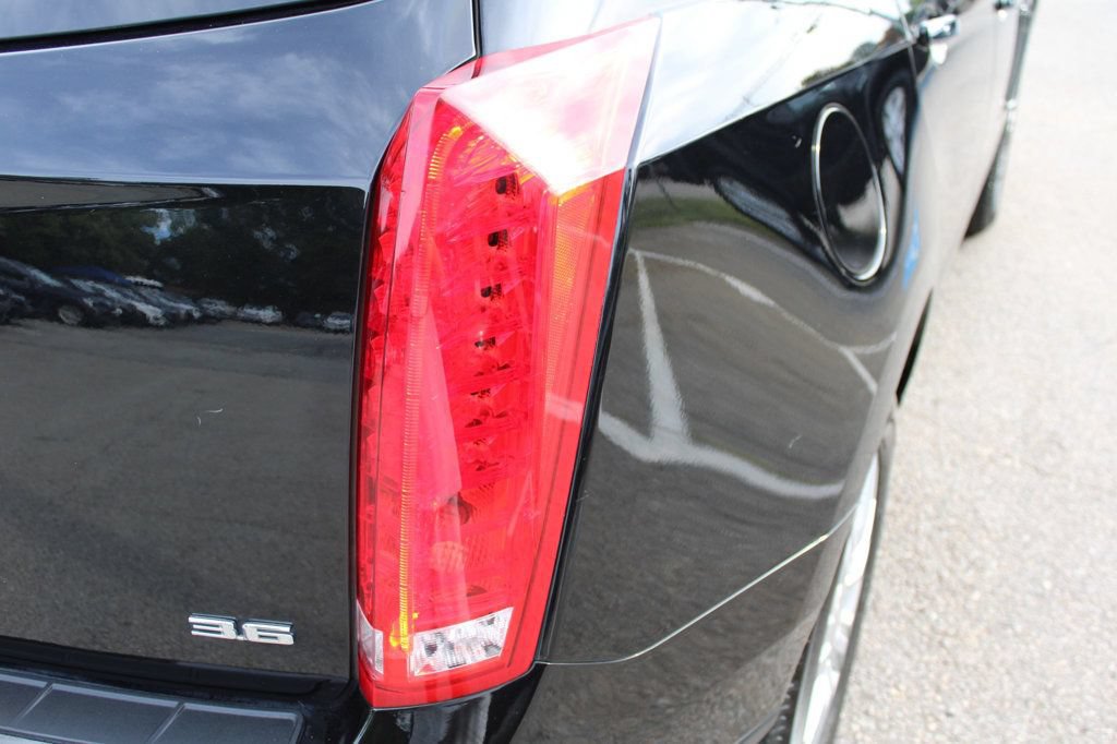 Used 2016 Cadillac SRX Luxury w/ Driver Awareness Package FWD image 9