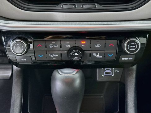 Used 2025 Jeep Compass Limited AWD/4WD image 15