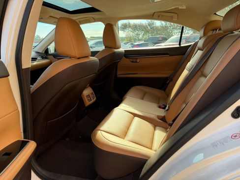 Used 2016 Lexus ES 350 w/ Premium Package w/Wood Trim FWD image 14