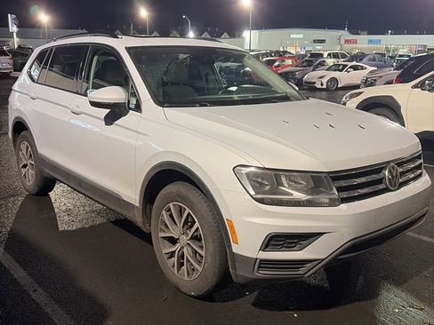 Used 2018 Volkswagen Tiguan SE w/ Panoramic Sunroof Package image 2