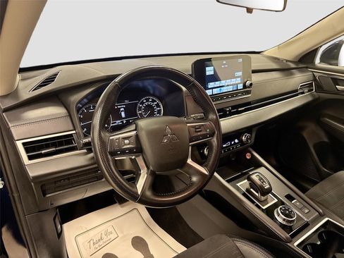 Used 2024 Mitsubishi Outlander FWD image 9