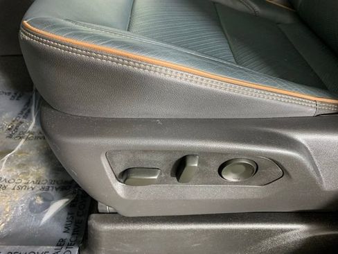 Used 2025 GMC Yukon AT4 w/ AT4 Premium Package image 15