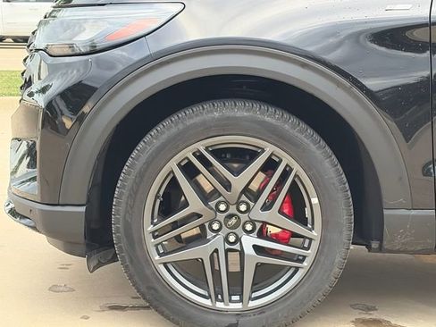 Used 2025 Ford Explorer ST-Line w/ ST-Line Street Pack image 5