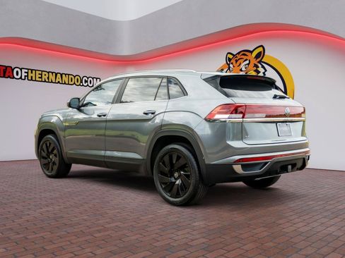 Used 2024 Volkswagen Atlas Cross Sport SE w/ Panoramic Sunroof Package FWD image 7