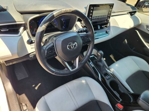 Used 2019 Toyota Corolla XSE FWD image 2