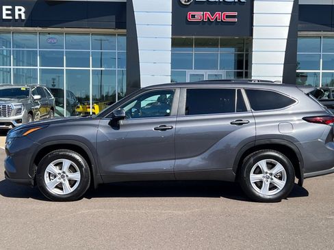 Used 2024 Toyota Highlander LE image 7