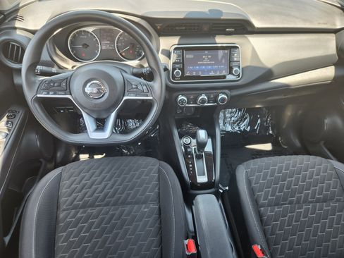 Used 2021 Nissan Kicks S image 10