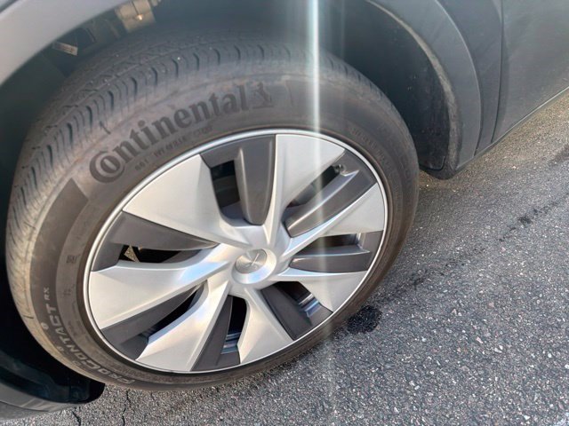 Used 2024 Tesla Model Y Long Range AWD/4WD image 7