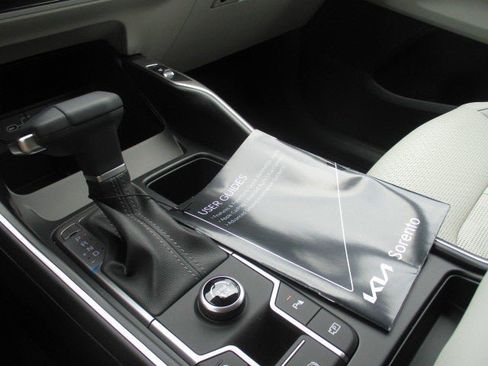 New 2025 Kia Sorento S image 23