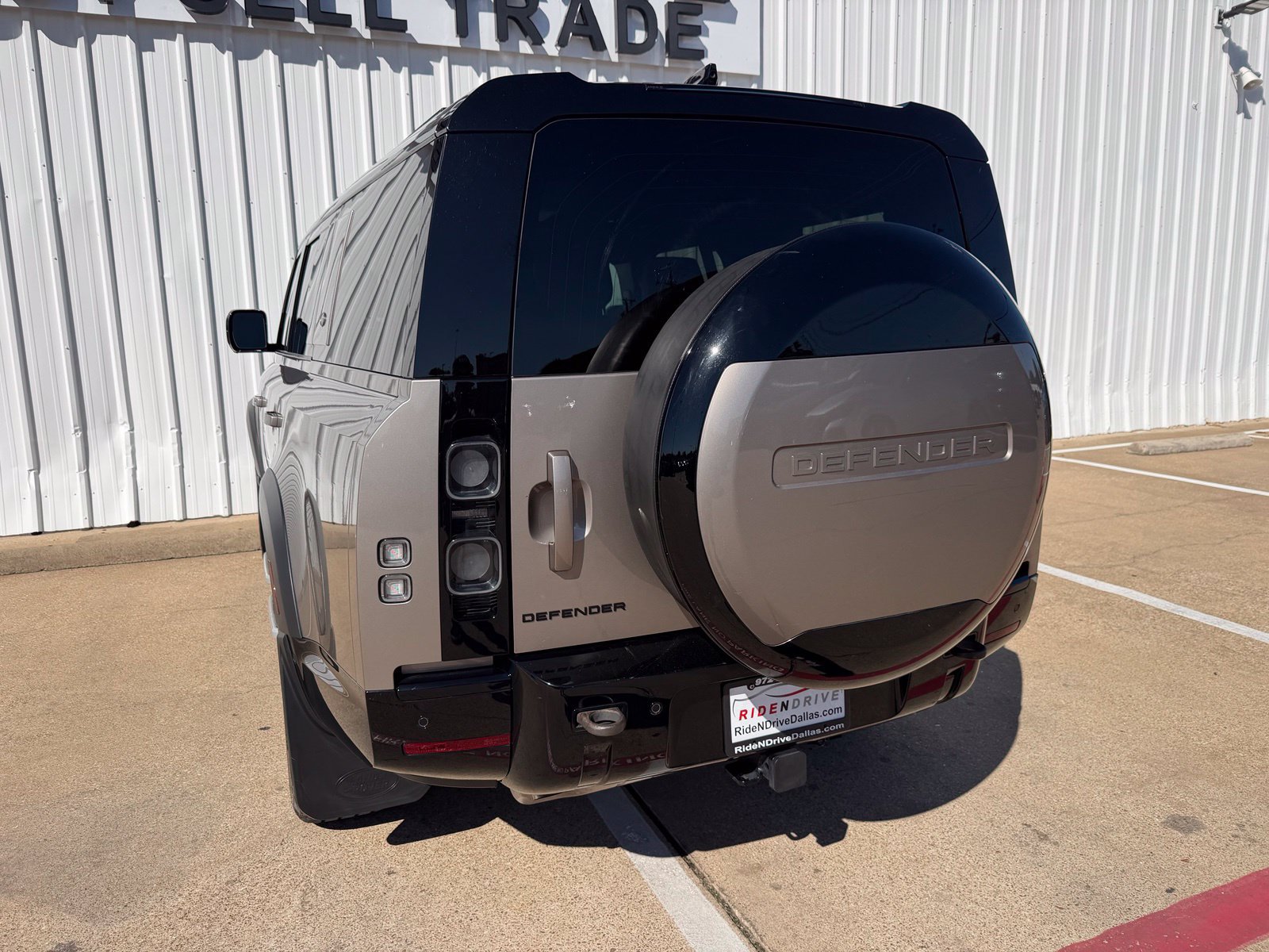 Used 2023 Land Rover Defender 130 X AWD/4WD image 5
