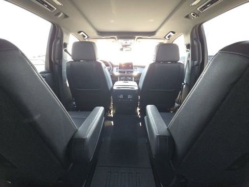 Used 2023 GMC Yukon SLT w/ SLT Premium Package image 20