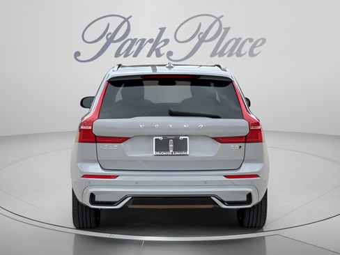 Used 2025 Volvo XC60 B5 Plus AWD/4WD image 6