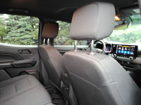 Used 2023 Chevrolet Colorado Trail Boss w/ Technology Package AWD/4WD image 19