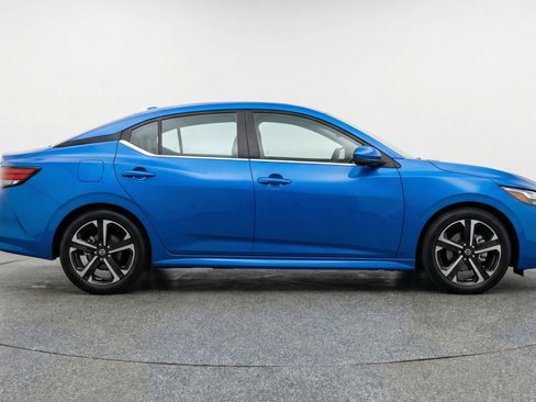 Used 2025 Nissan Sentra SV image 11