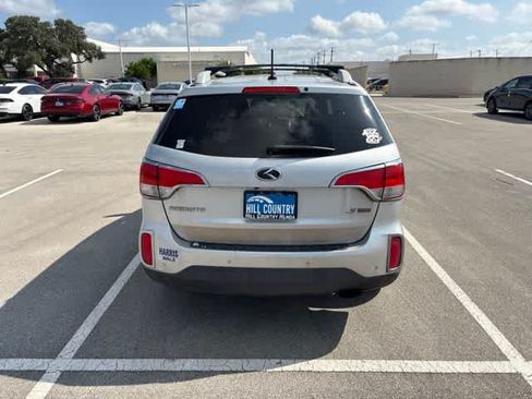 Used 2014 Kia Sorento LX FWD image 4