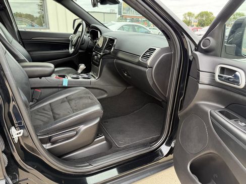 Used 2021 Jeep Grand Cherokee Laredo X image 11