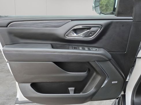 Used 2023 GMC Yukon SLT w/ SLT Premium Package image 24