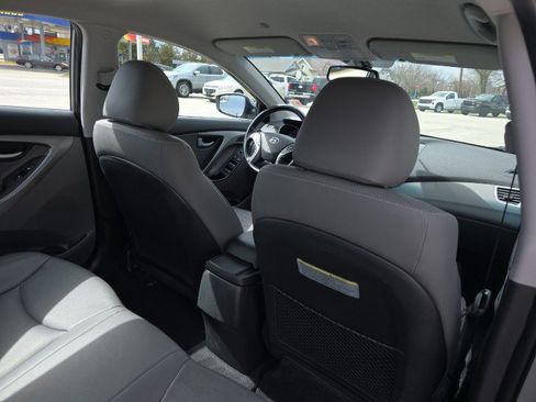 Used 2016 Hyundai Elantra Limited image 38
