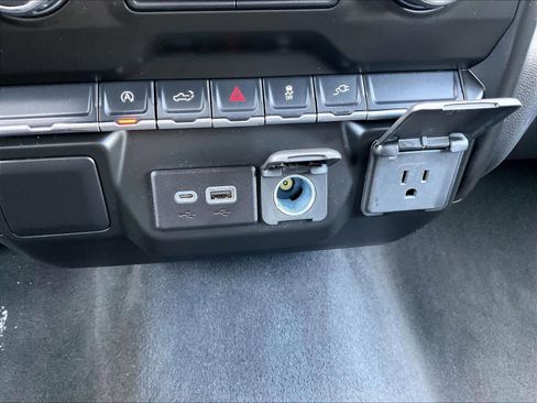 Used 2021 Chevrolet Silverado 1500 Custom image 26