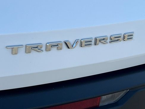 Used 2025 Chevrolet Traverse LT FWD image 40