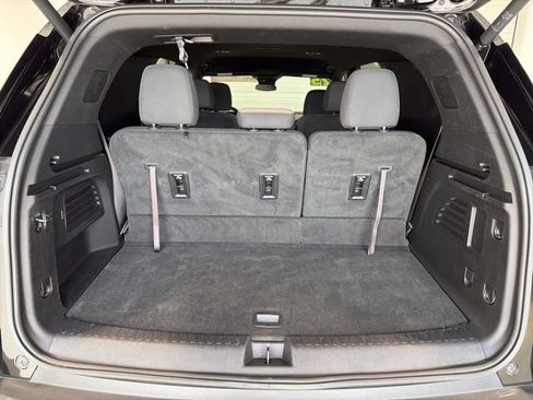 Used 2025 Chevrolet Traverse LT FWD image 29