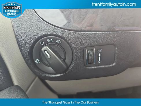 Used 2018 Dodge Grand Caravan SE image 27