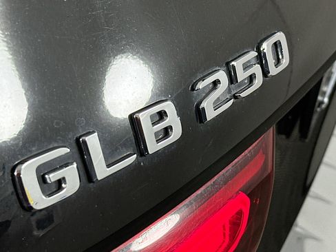 Used 2023 Mercedes-Benz GLB 250 4MATIC image 27