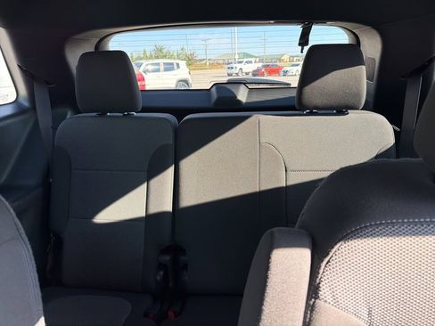 Used 2023 Chevrolet Traverse LT image 33