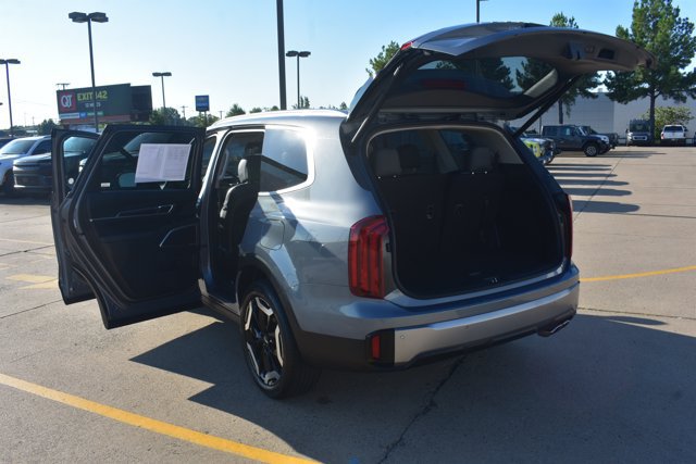 Used 2025 Kia Telluride S FWD image 16