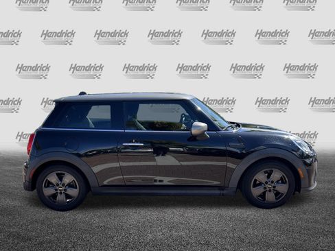 Used 2022 MINI Cooper 2-Door Hardtop image 11