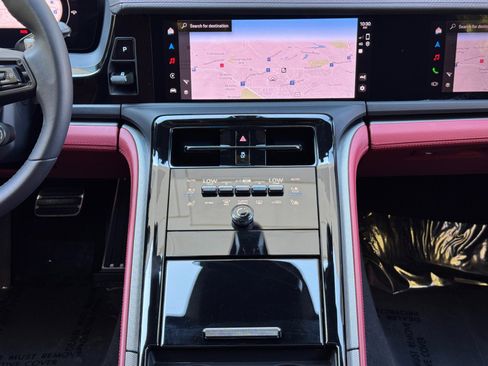 Used 2025 Porsche Panamera 4S w/ Premium Package image 25