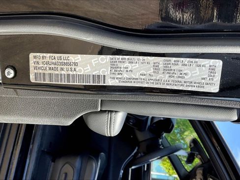 Used 2025 Jeep Grand Cherokee Altitude image 20