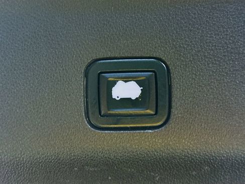 Used 2021 Chevrolet Tahoe Z71 w/ Z71 Signature Package image 31