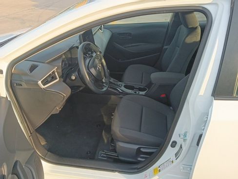 Used 2025 Toyota Corolla LE image 3
