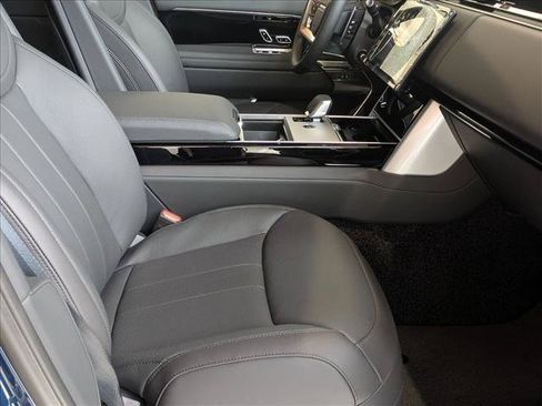 New 2026 Land Rover Range Rover Long Wheelbase SE AWD/4WD image 18