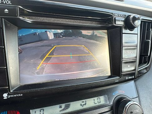 Used 2017 Toyota RAV4 XLE AWD/4WD image 19