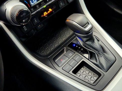 Used 2023 Toyota RAV4 XLE Premium FWD image 17
