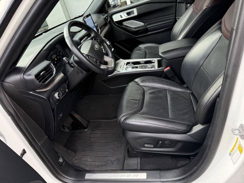 Used 2022 Ford Explorer Platinum w/ Equipment Group 601A AWD/4WD image 12