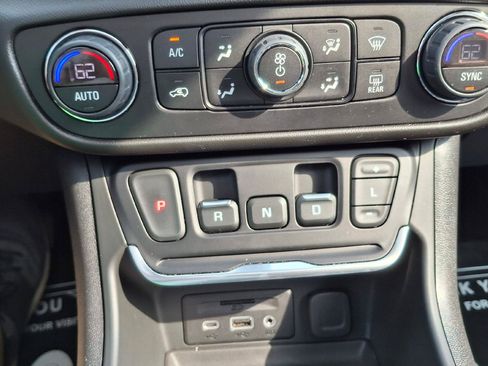Used 2021 GMC Terrain SLT w/ Infotainment Package II AWD/4WD image 18